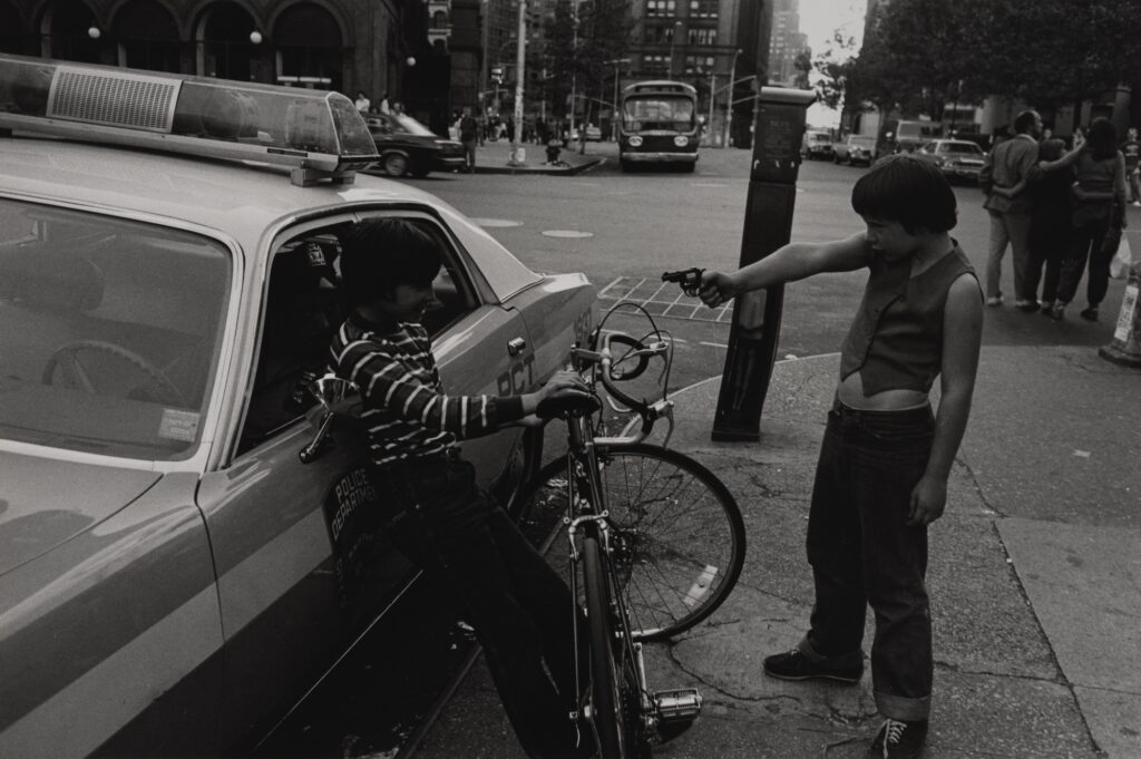 Gun Play, Street Cops, 1979 © Jill Freedman