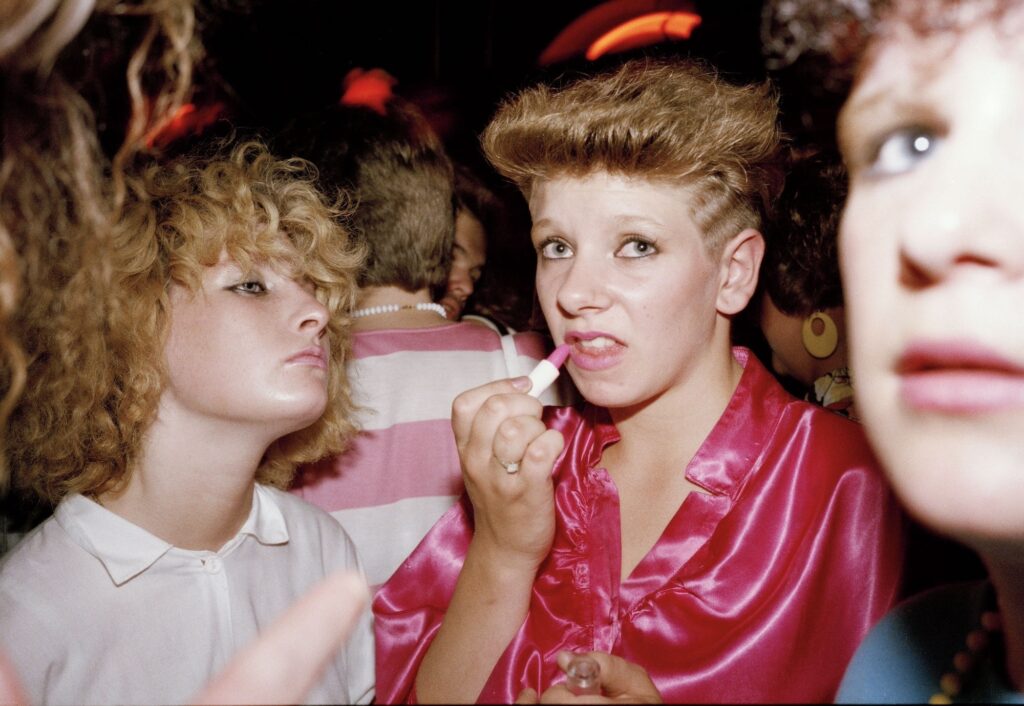 Pink Lipstick, Looking for Love series, 1983 © Tom Wood courtesy galerie Sit Down