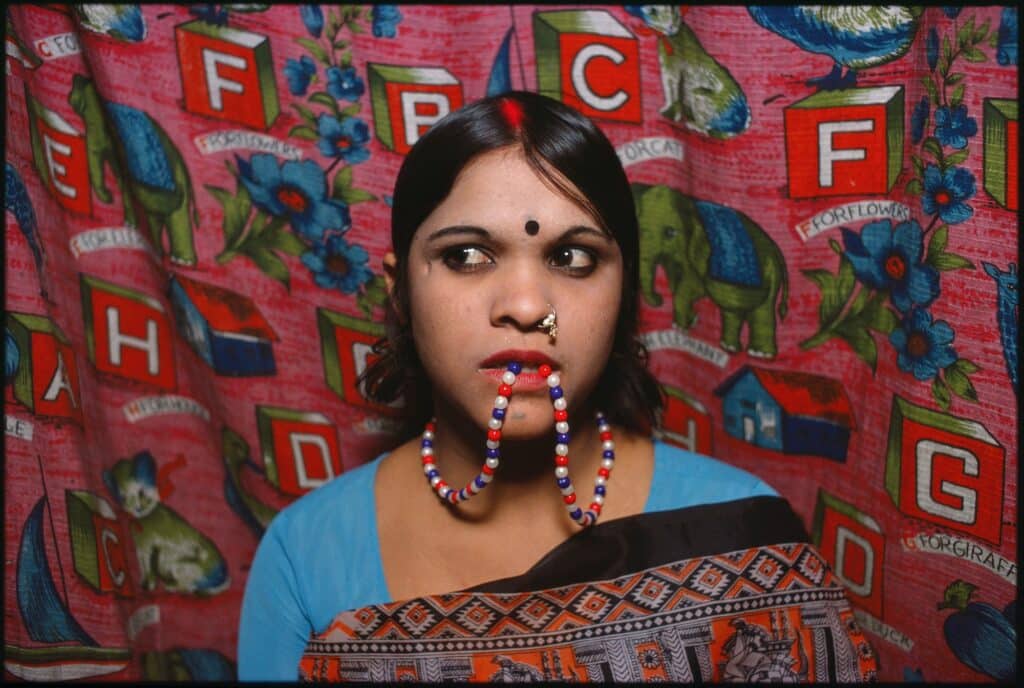 Rekha with beads in her mouth, Falkland Road, Bombay, 1978, Cibachrome © 2023 Mary Ellen Mark