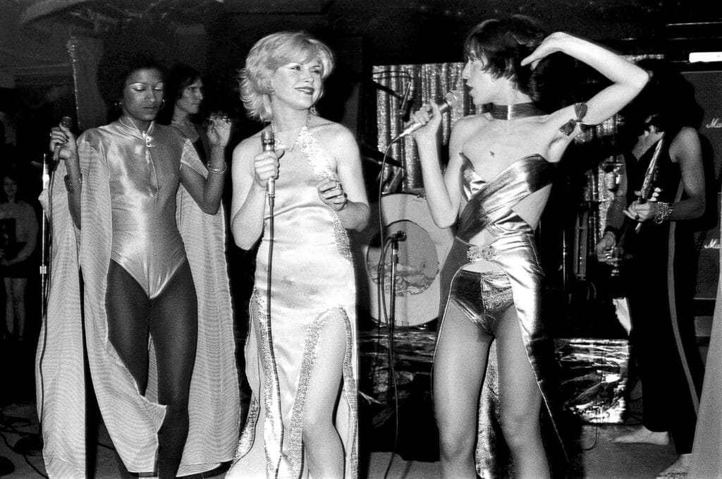 The Stilettos, Club 82, 1973-1974. Debbie Harry, Elda Gentile, Rosie Ross, Chris Stein, Billy O'Conner © Dustin Pittman