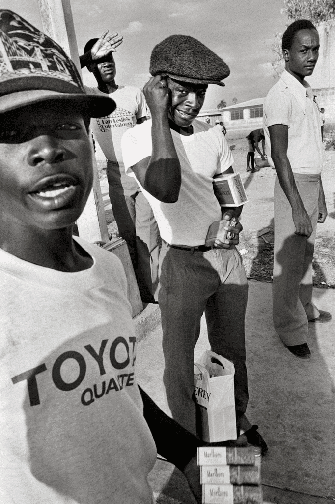 © Bruce Gilden / Magnum Photos. Extrait de Bruce Gilden, Haïti (Atelier EXB, Paris 2023)