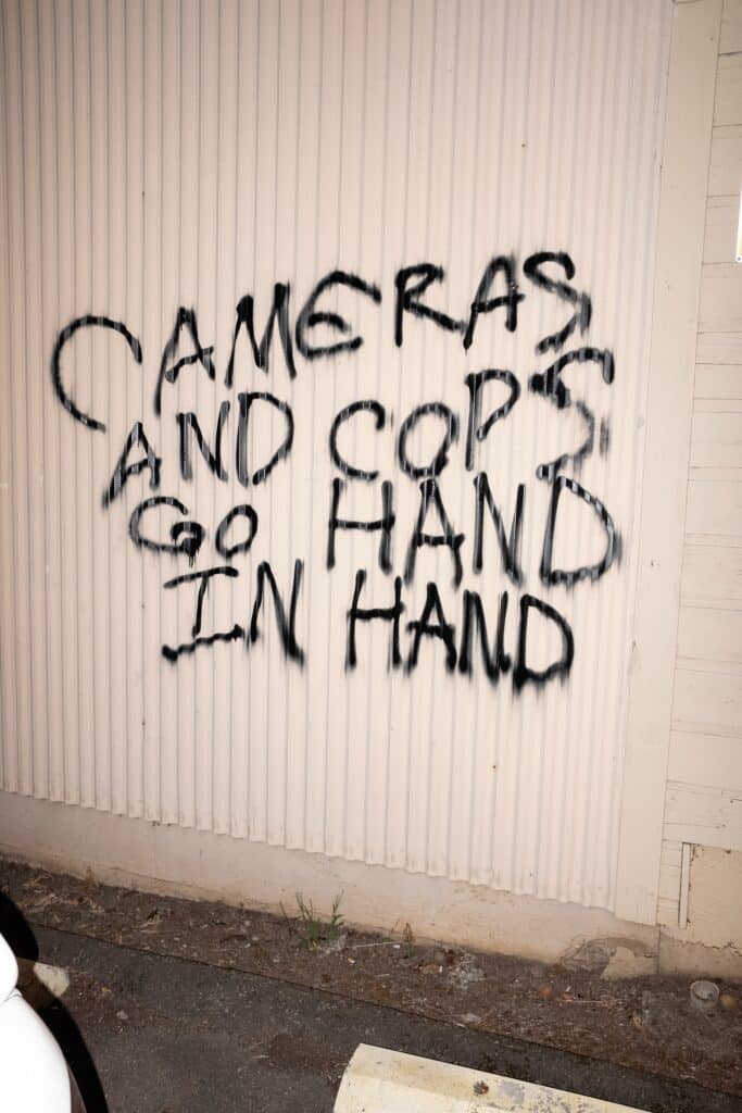 5 septembre 2020. Graffiti anti-presse, nuit 100. © Rian Dundon