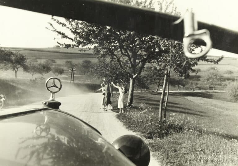 Auto-stoppeuses, 1936 Tirage d’origine © Paul Wolff / Collection Christian Brandstätter