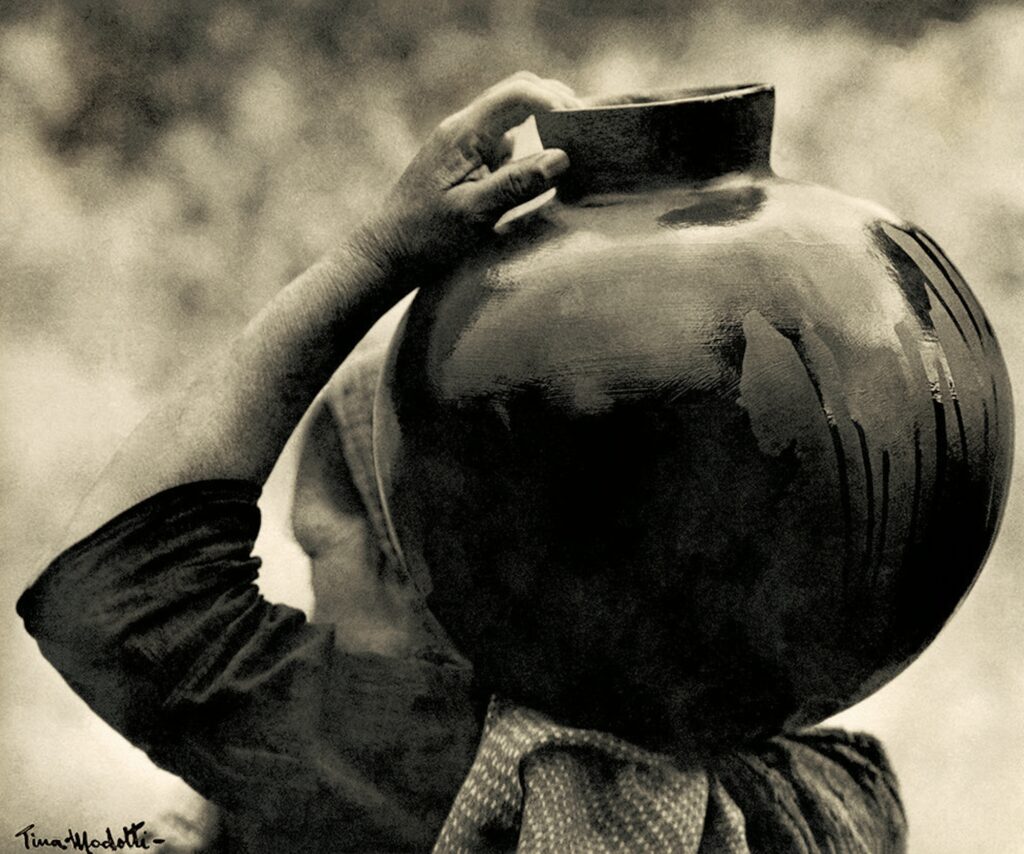 © Tina Modotti, Paysanne zapotèque portant une cruche sur son épaule, 1926, Collection et archives de la Fundación Televisa, Mexico.