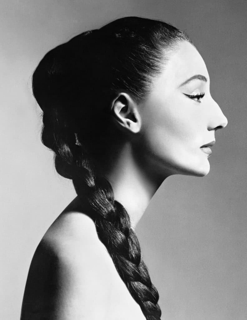 The Vicomtesse Jacqueline de Ribes, hair by Kenneth, New York, December 14, 1955