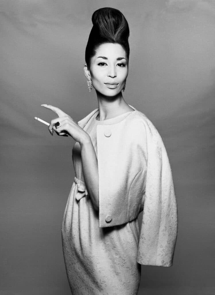 China Machado, costume de Ben Zuckerman, coiffure de Kenneth, New York, 6 novembre 1958