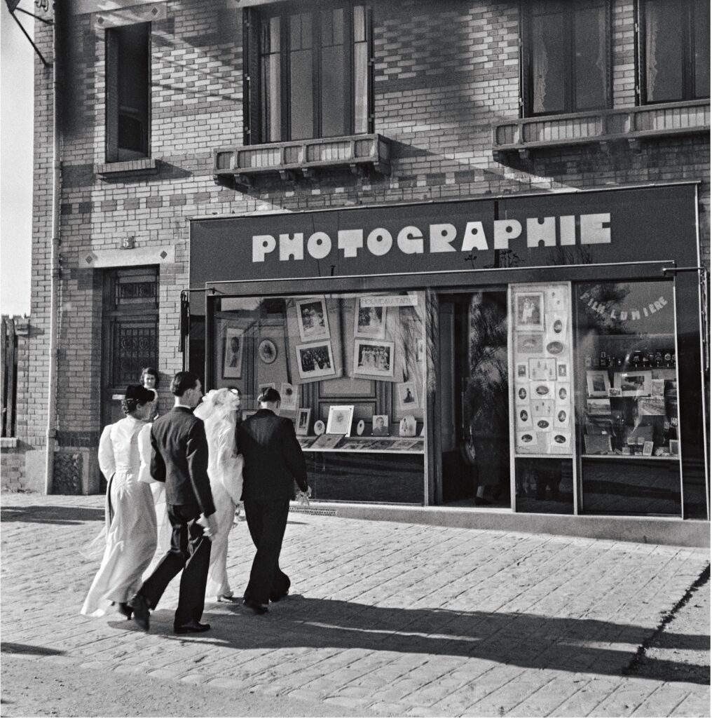 Robert Doisneau, The Little Wedding, Choisy-le-Roi, 1942 © Atelier Robert Doisneau