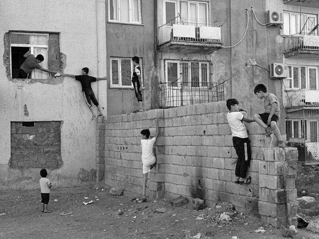 Syrian children play in Istasyon neighbourhood of Mardin. Today, Turkey is home to more than 3.6 million Syrian refugees, who constitute the vast majority of over 4 million refugees and asylum seekers currently living in country, making Turkey the world’s largest host of refugees. Turkey, Mardin, October 2020 © Emin Özmen