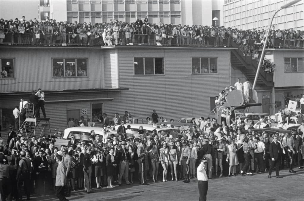 McCartney, Welcoming scenes at Miami Airport, February 1964