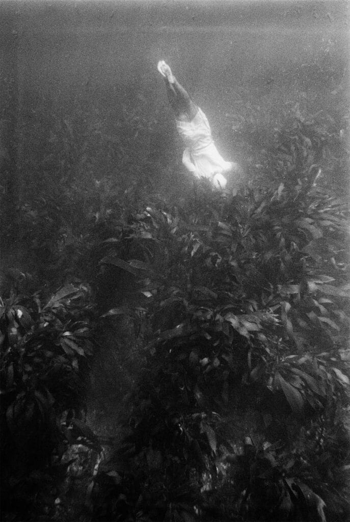Uraguchi Kusukazu. Underwater, 1965. Courtesy of Uraguchi Nozomu.
