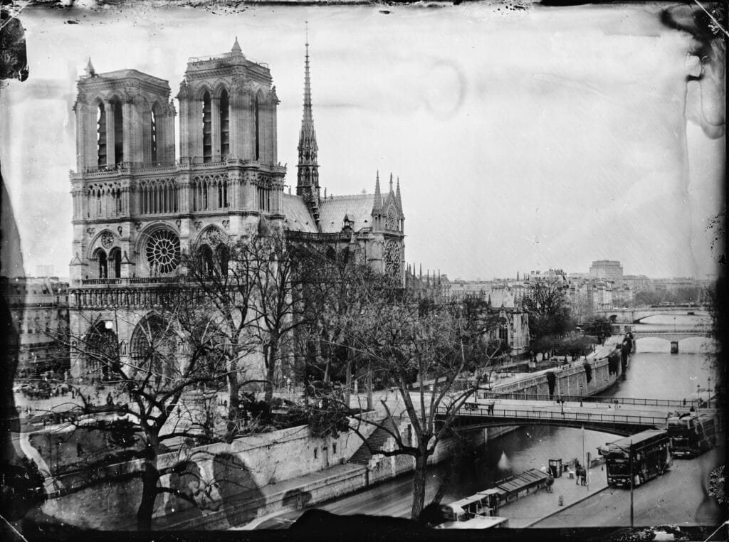 Notre-Dame de Paris © Tomas van Houtryve 2017