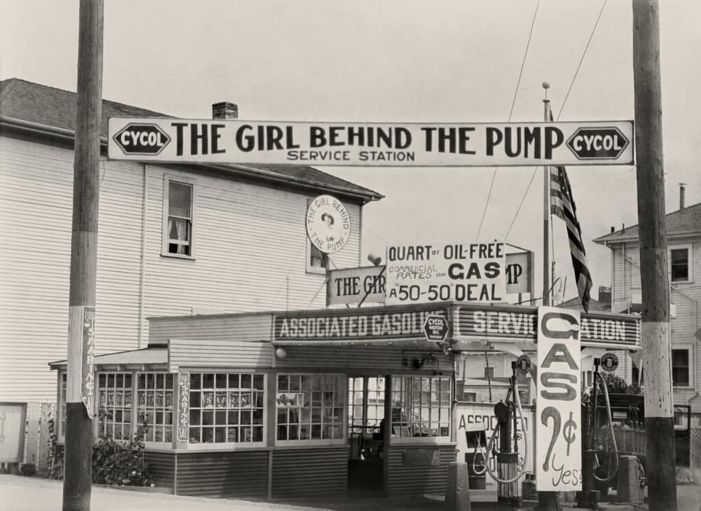 Emil Otto Hoppe, English (born Germany), 1878–1972; The Girl Behind the Pump, Los Angeles, 1926, printed 2024; inkjet print; 6 x 8 inches; (Curatorial Inc., E. O. Hoppe Estate Collection, Pasadena); © E.O. Hoppe Estate Collection / Curatorial Inc.