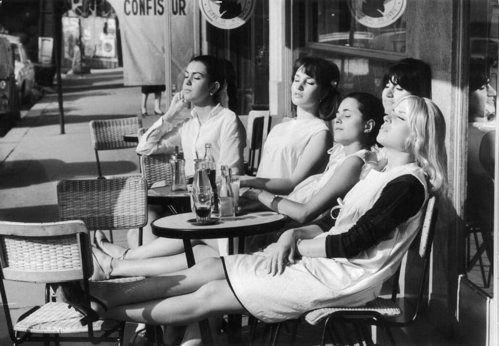 Les Coiffeuses au soleil, juin 1966 © Atelier Robert Doisneau