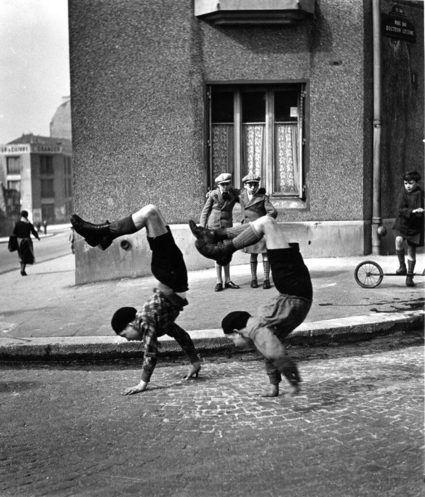 Les frères, rue du Docteur Mecène, Paris, 1934 © Atelier Robert Doisneau