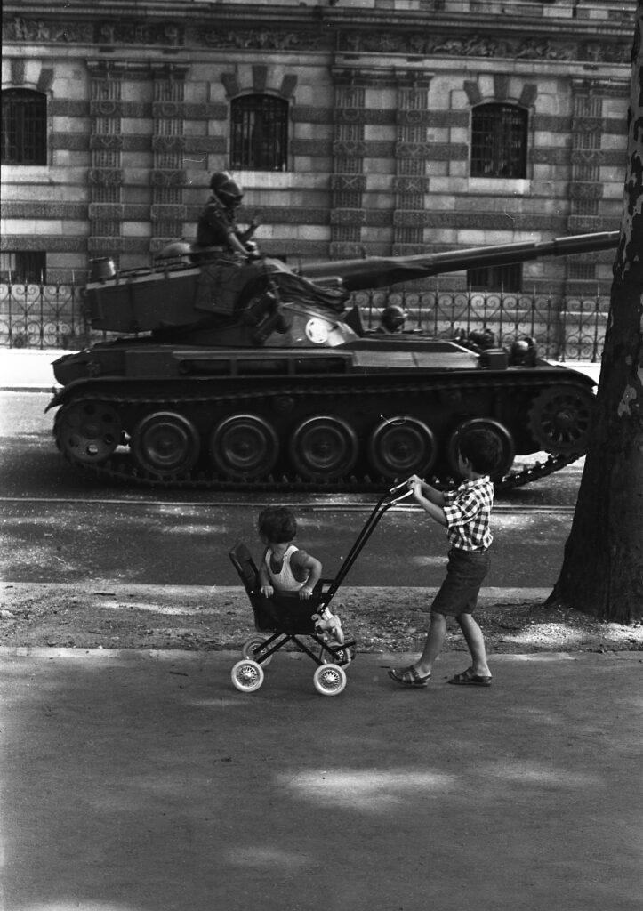 Véhicule militaire 14 juillet 1969 © Atelier Robert Doisneau