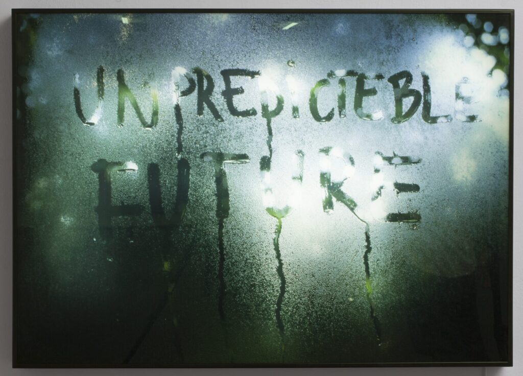 Mircea Cantor, Unpredicteble Future, 2015, Lightbox, 70 × 100 × 20 cm, Paris, collection particulière, Mrciea Cantor © ADAGP, Paris [2025]